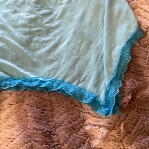 NWOT Silky Blue Mesh Yoke Cold Shoulder Top with Lace Trim & Split Hem, Size 2x - Picture 5 of 6